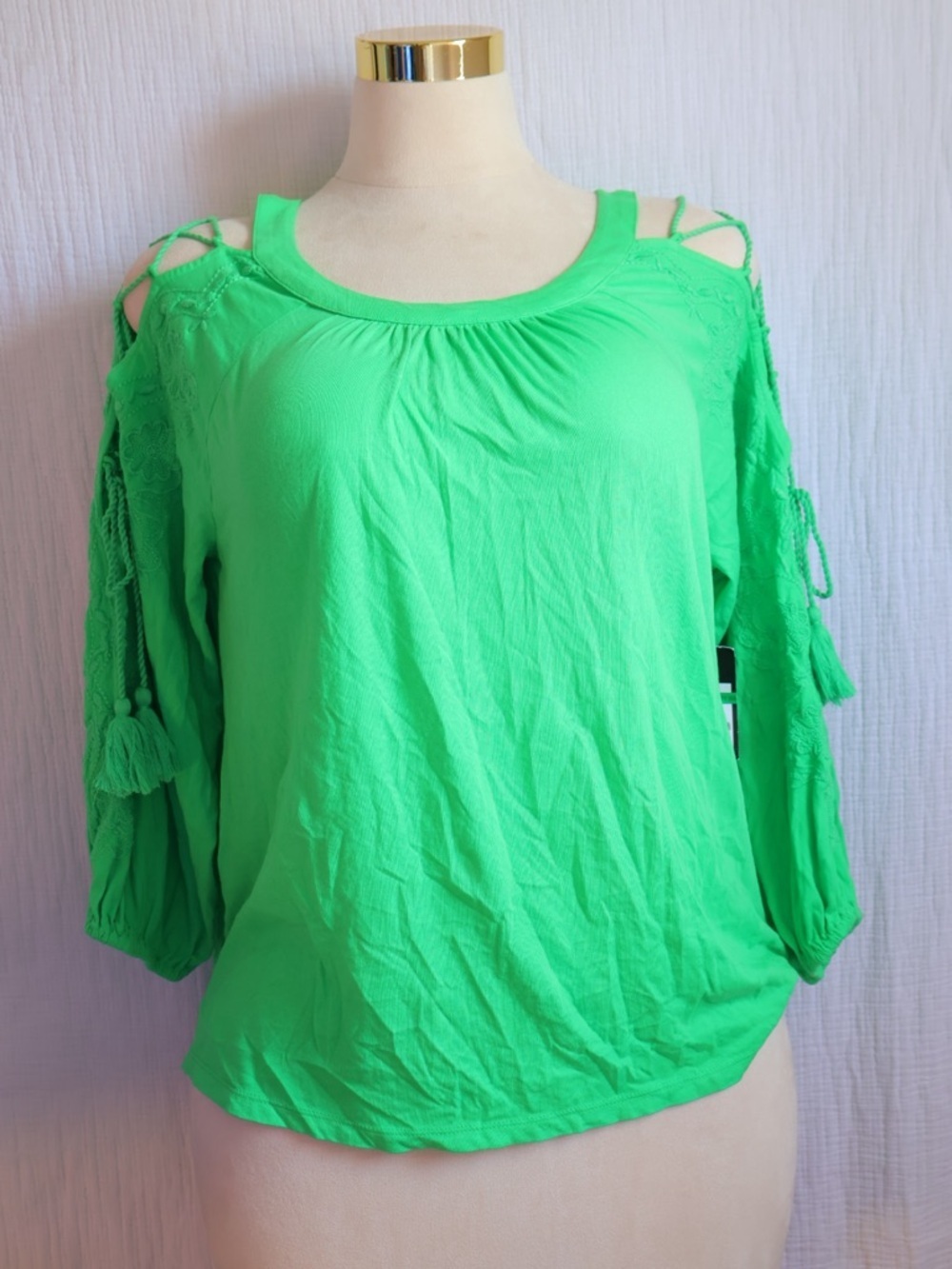 crown & ivy Bright Green Cold-Shoulder Tassel Blouse